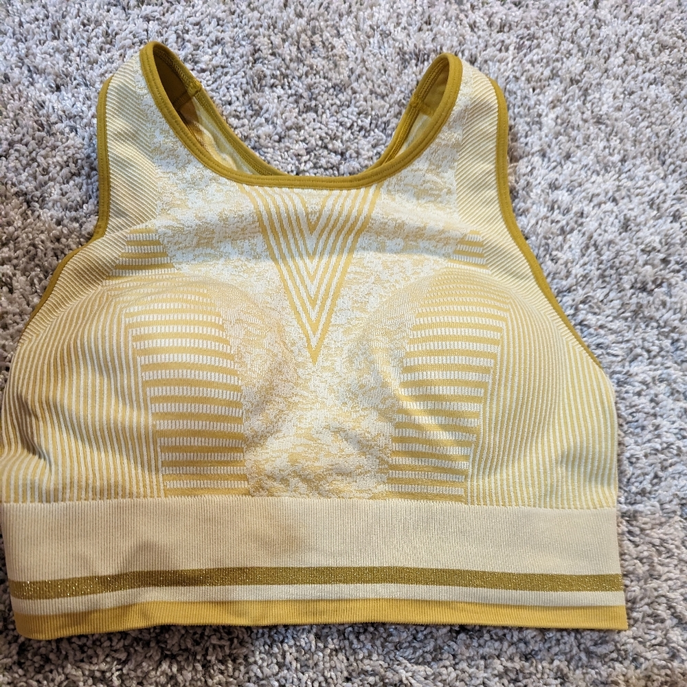 Seamless High-Neck Sports Bra in Light Yellow